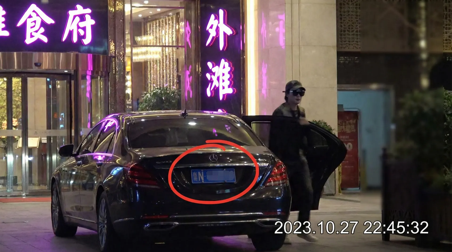 国产小视频 - 豪车餐厅外偷拍
